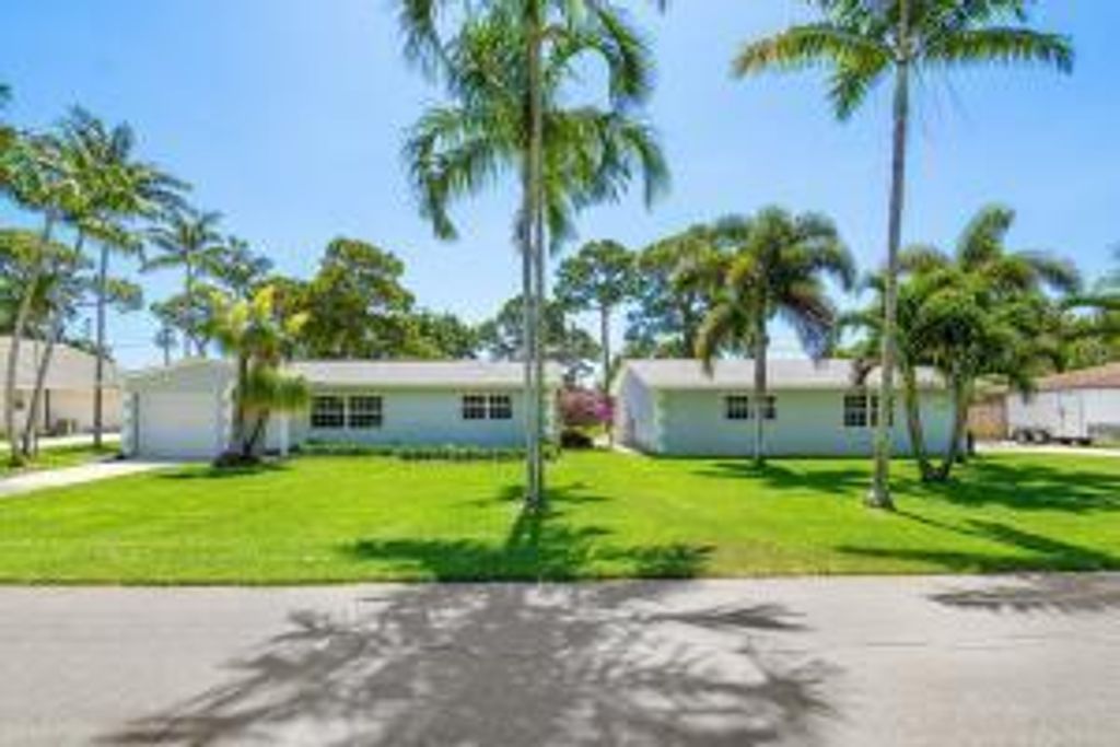 Photo of 1302 NW 7th Court, Boynton Beach, FL 33426 (MLS # R10992266)