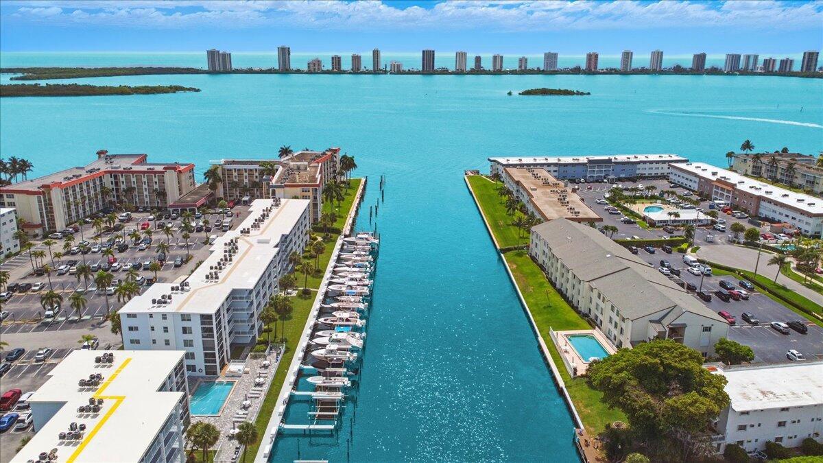 104 Paradise Harbour Boulevard 104