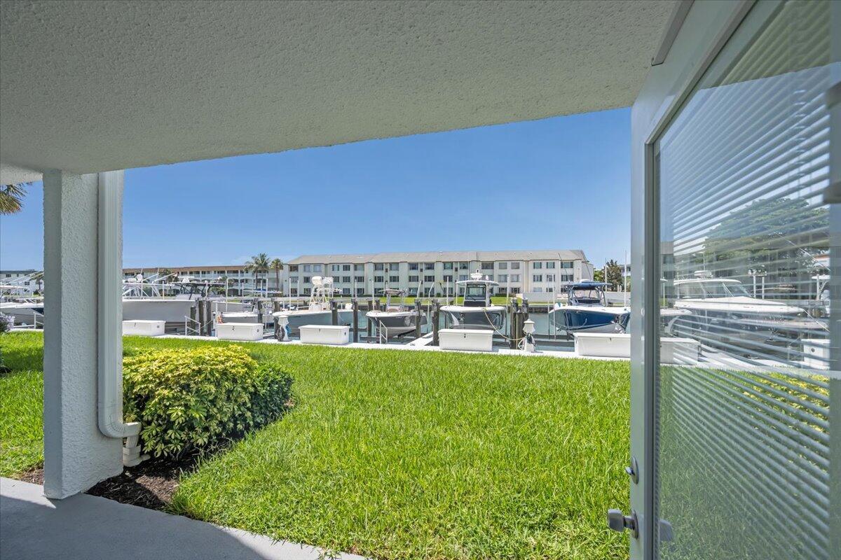 104 Paradise Harbour Boulevard 104