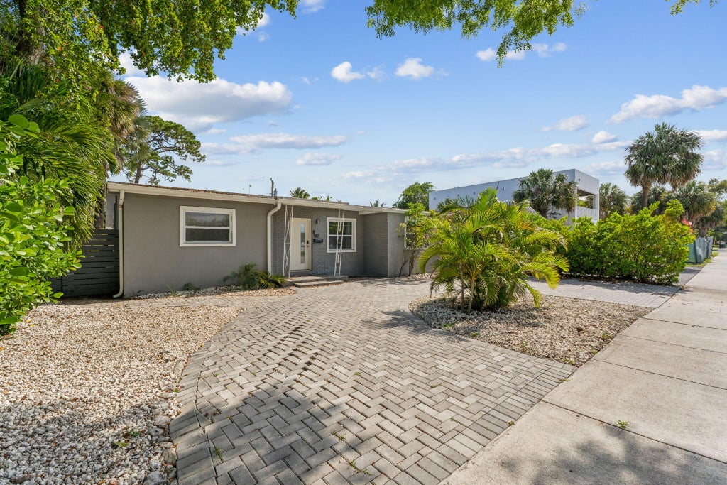 Photo of 1812 SW 9th Street, Fort Lauderdale, FL 33312 (MLS # R11000160)