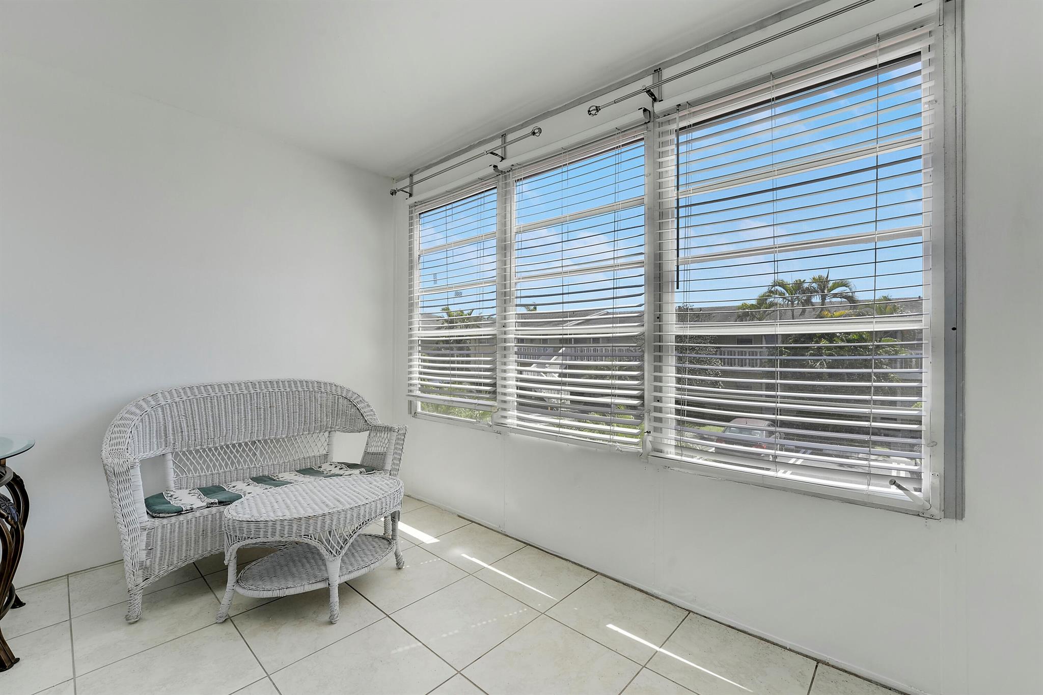 VILLAGE ROYALE CONDO 8 - Residential