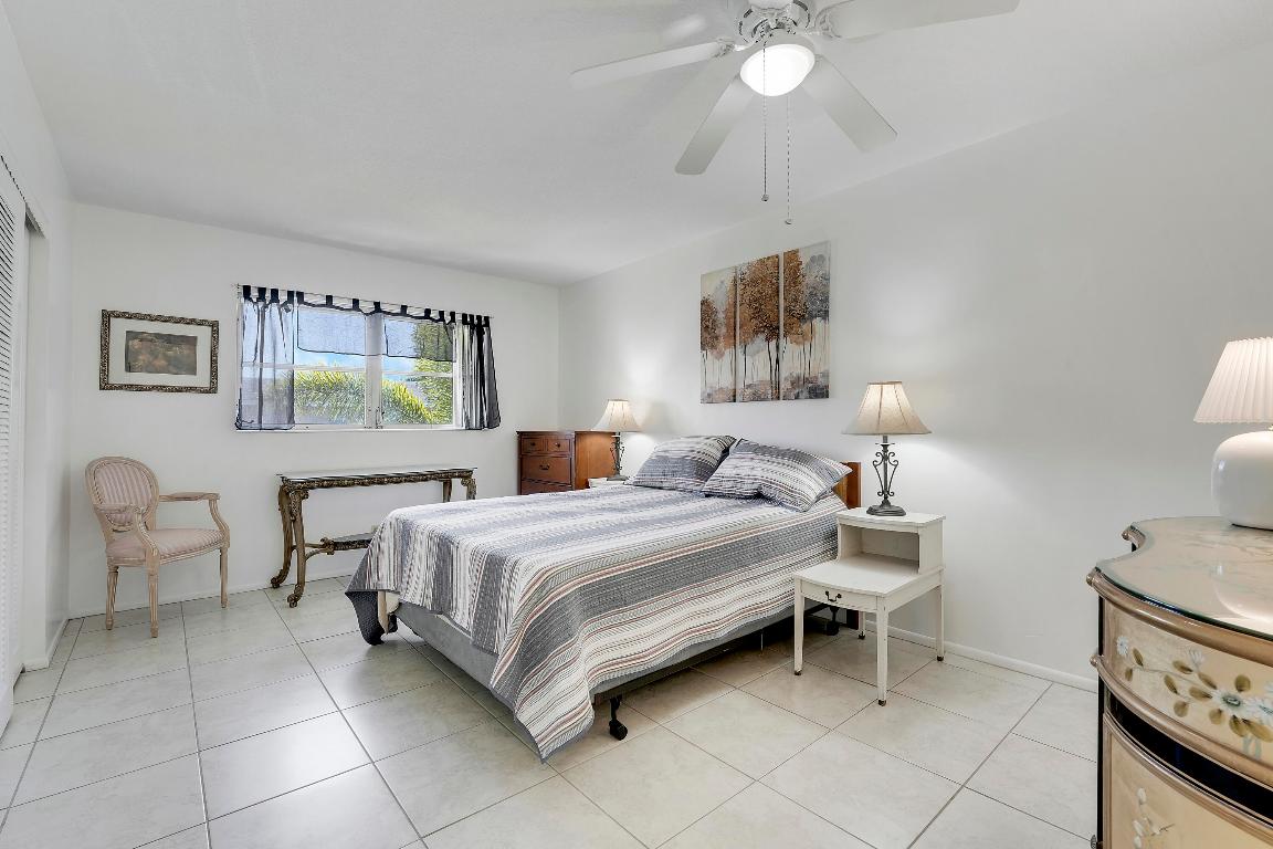 VILLAGE ROYALE CONDO 8 - Residential