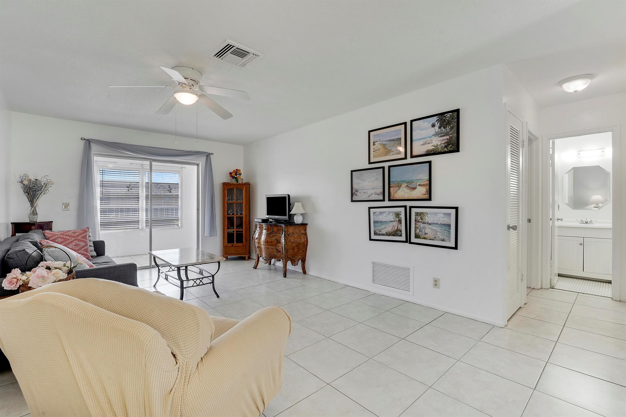 VILLAGE ROYALE CONDO 8 - Residential