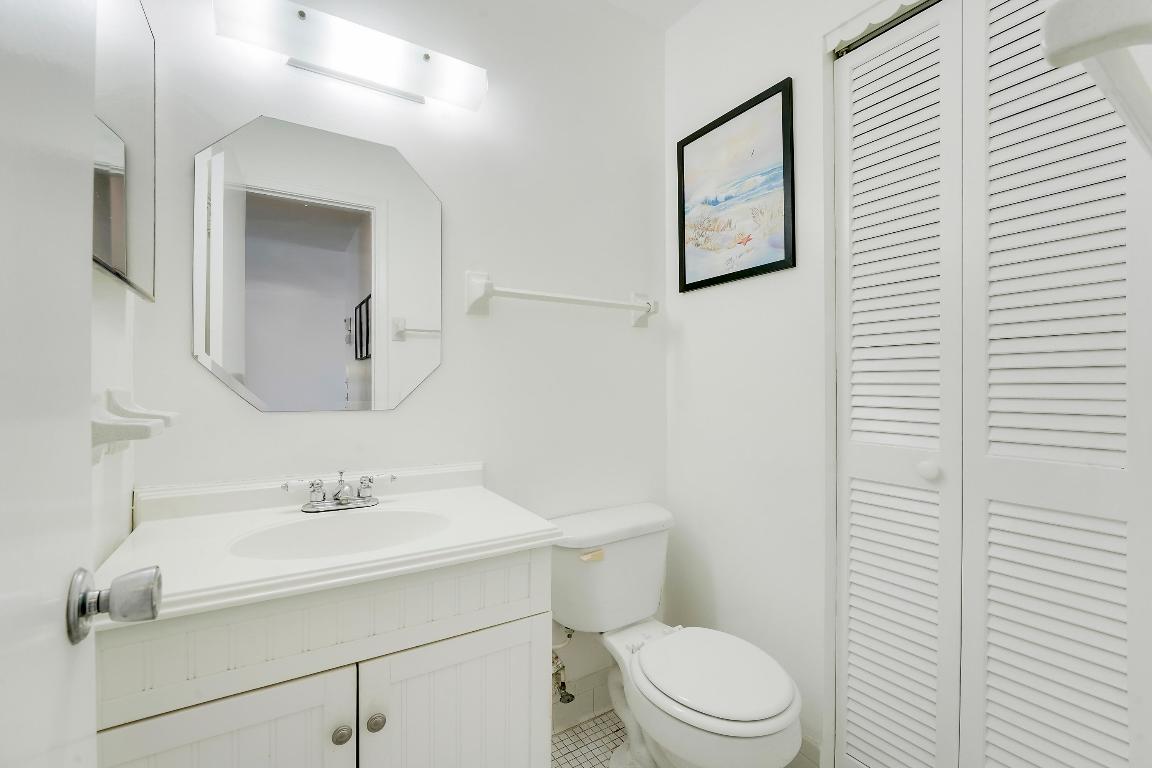 VILLAGE ROYALE CONDO 8 - Residential