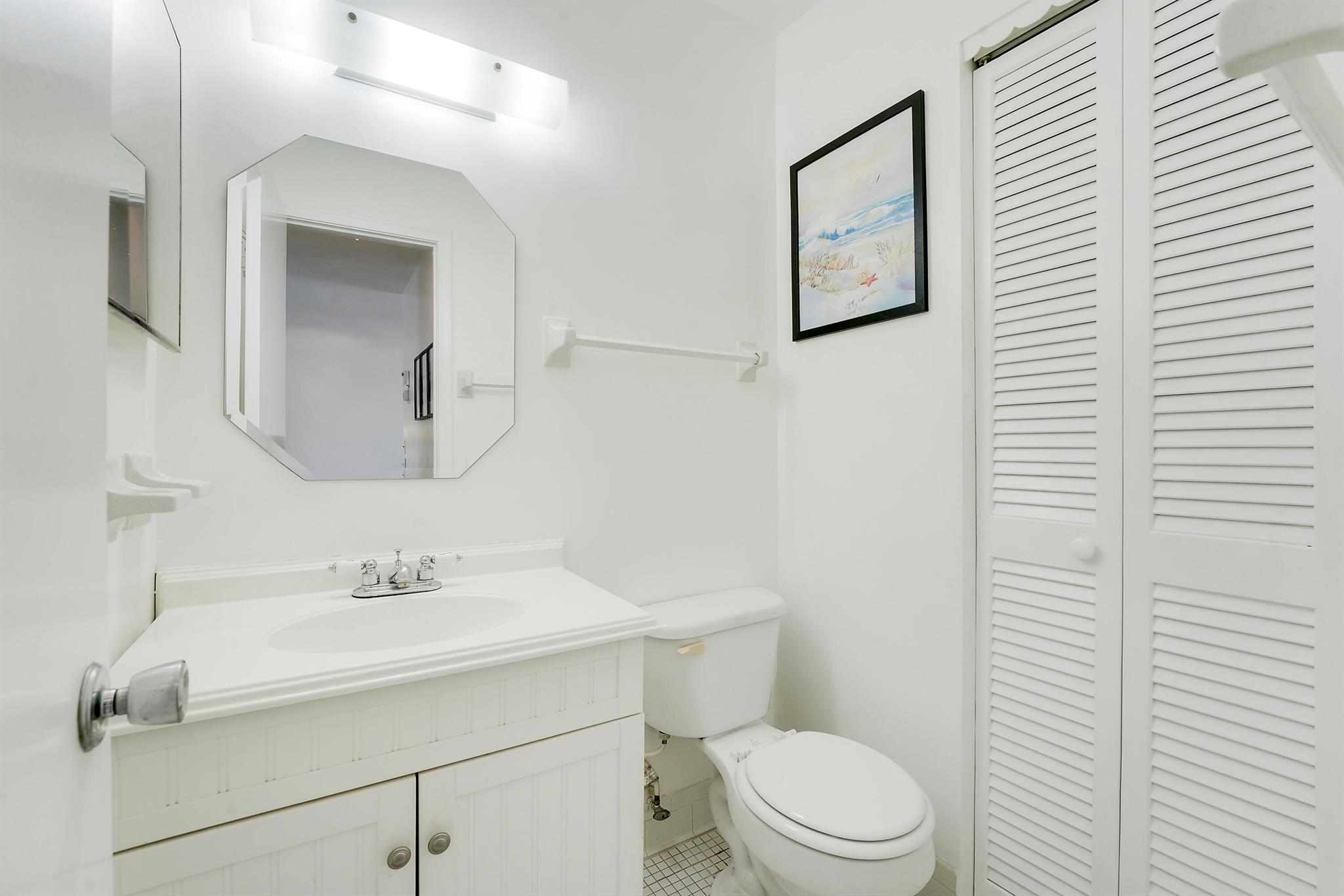 VILLAGE ROYALE CONDO 8 - Residential