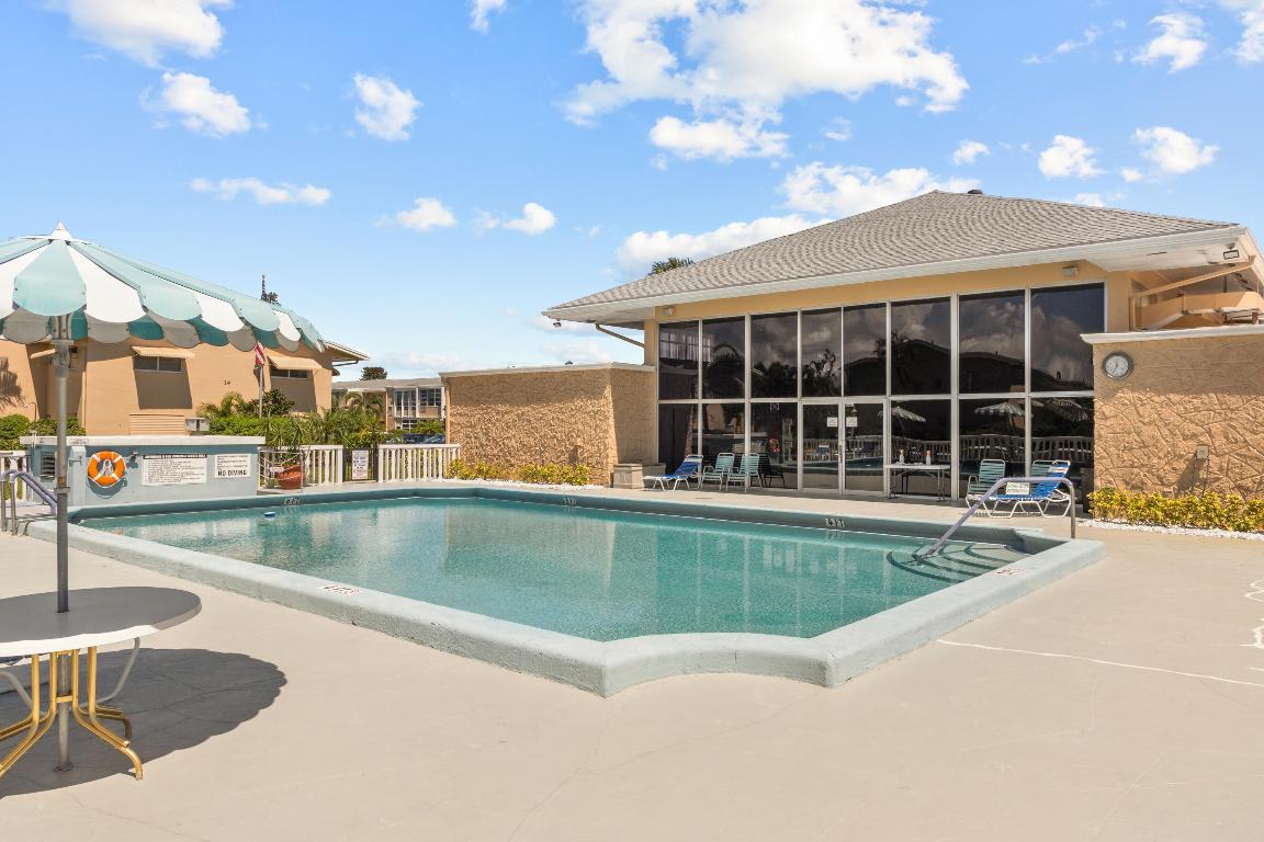 VILLAGE ROYALE CONDO 8 - Residential