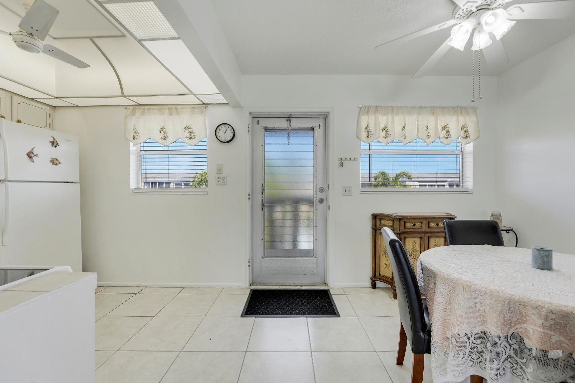 VILLAGE ROYALE CONDO 8 - Residential