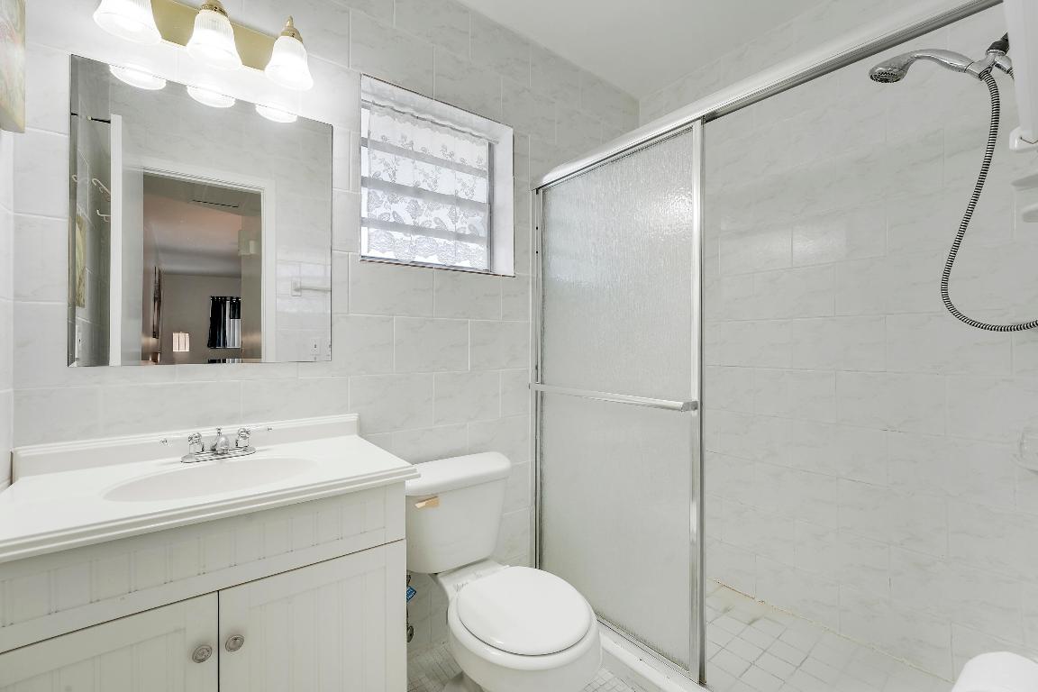 VILLAGE ROYALE CONDO 8 - Residential