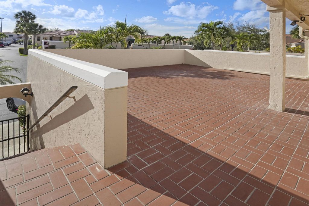 Photo of 6630 Villa Sonrisa Drive #722, Boca Raton, FL 33433 (MLS # R11083586)