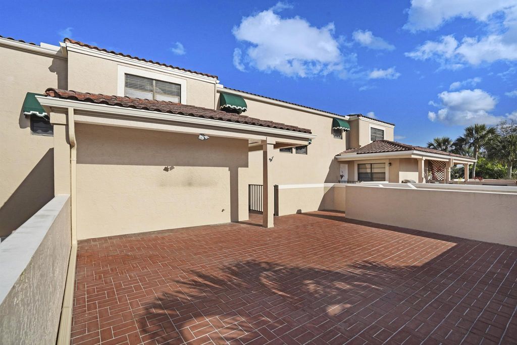 Photo of 6630 Villa Sonrisa Drive #722, Boca Raton, FL 33433 (MLS # R11083586)