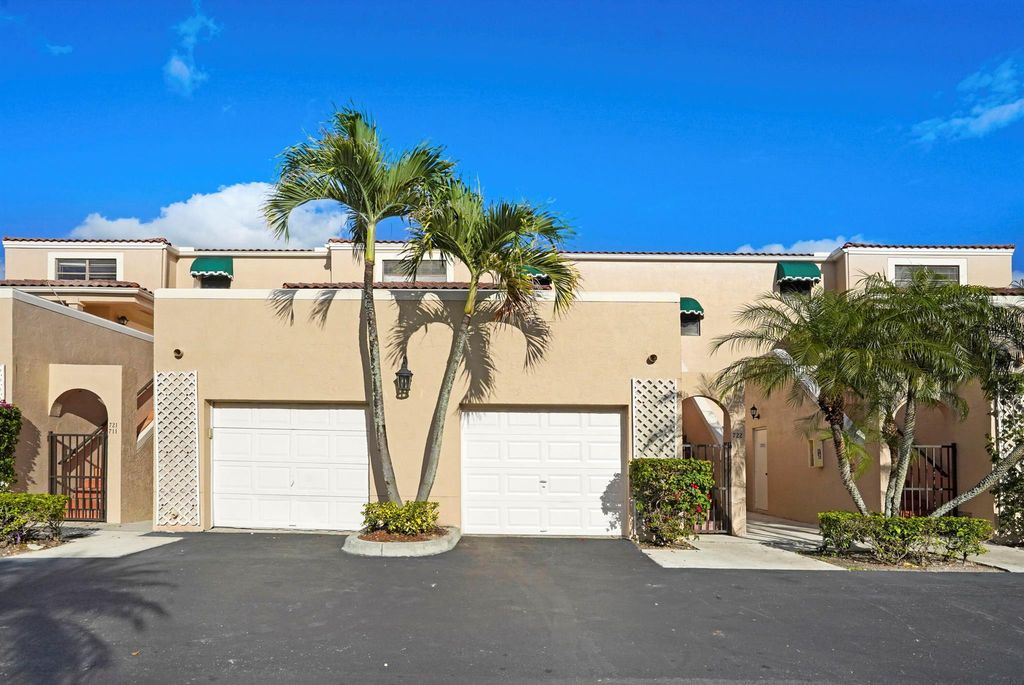Photo of 6630 Villa Sonrisa Drive #722, Boca Raton, FL 33433 (MLS # R11083586)