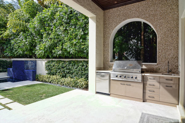 TRUMP NATIONAL GOLF CLUB - Residential