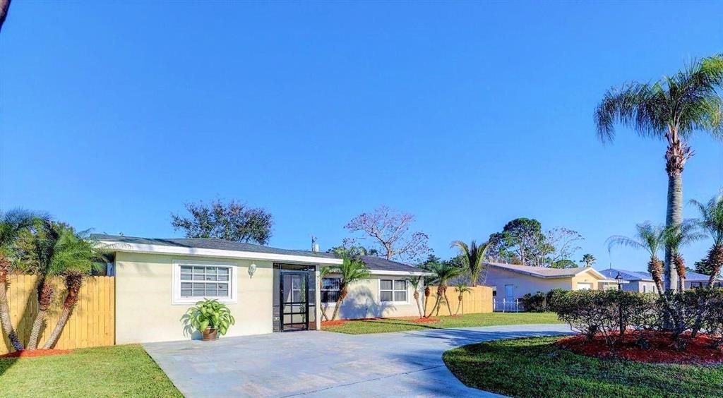 Photo of 573 SE Floresta Drive, Port Saint Lucie, FL 34983 (MLS # R10822746)