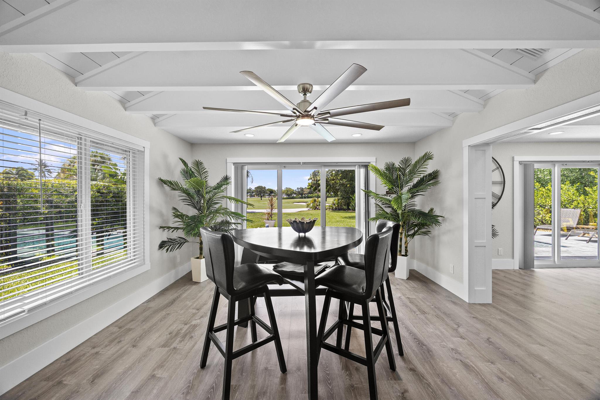 YACHT & COUNTRY CLUB - Residential