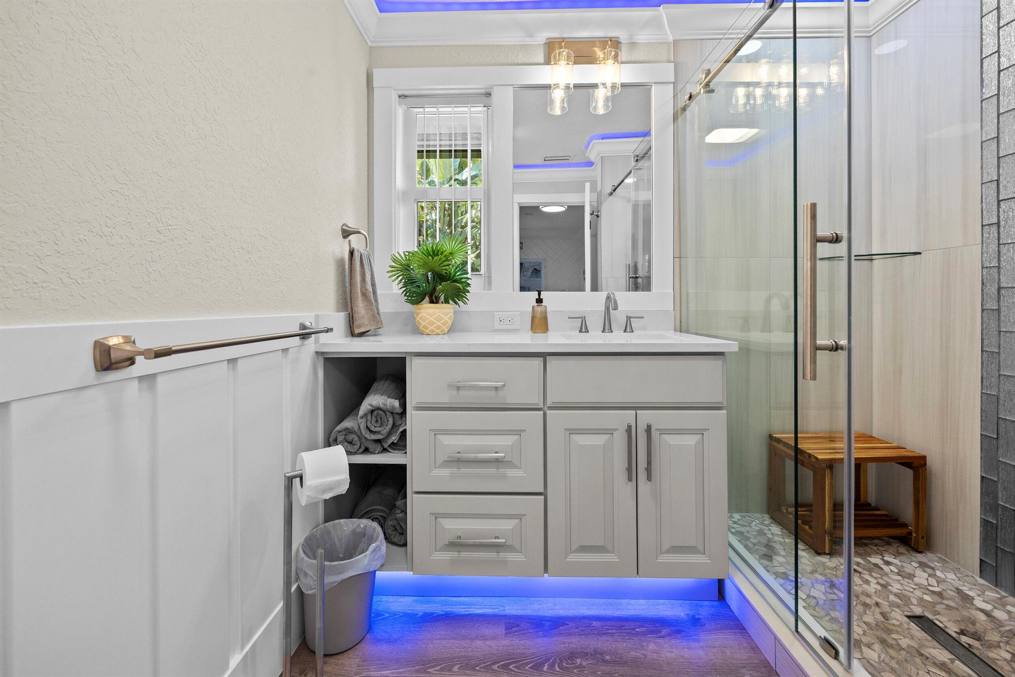 YACHT & COUNTRY CLUB - Residential