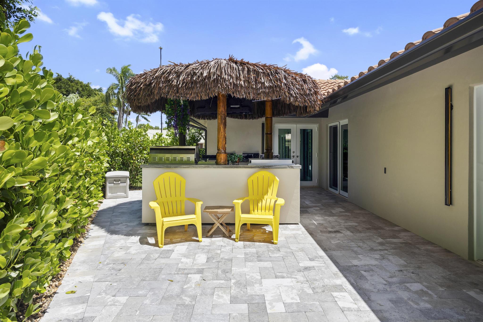 YACHT & COUNTRY CLUB - Residential