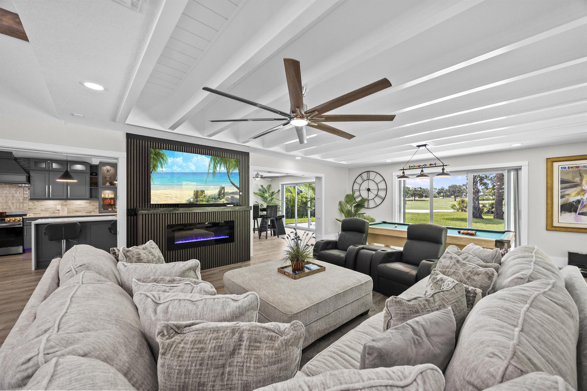 YACHT & COUNTRY CLUB - Residential