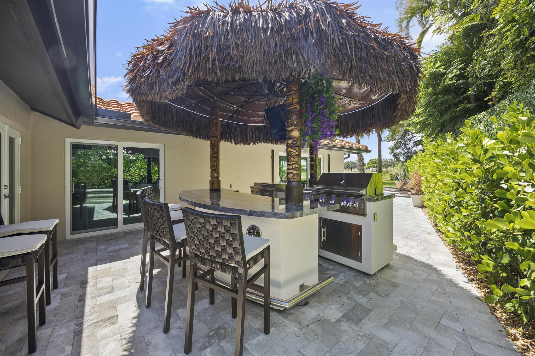 YACHT & COUNTRY CLUB - Residential