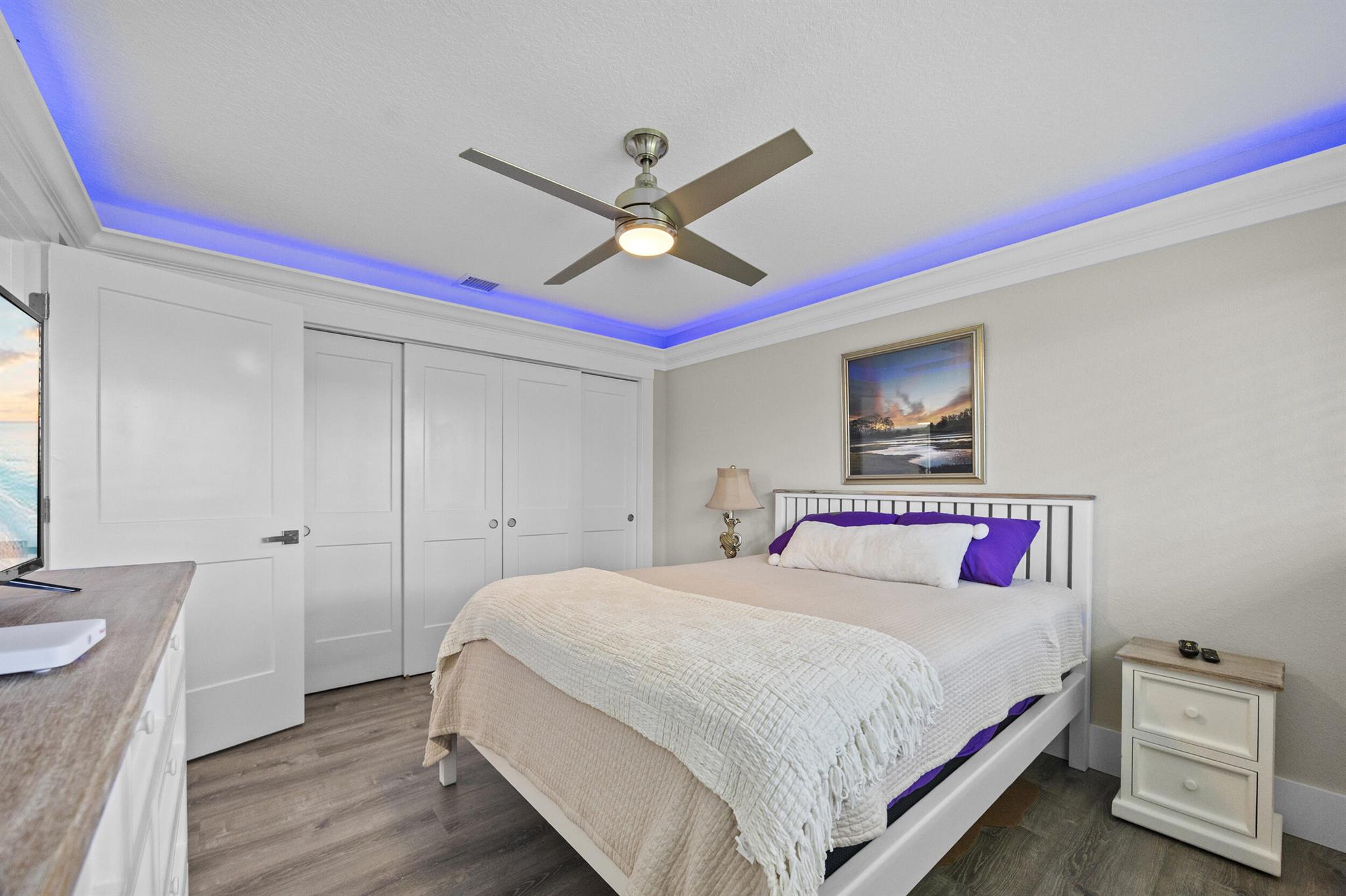 YACHT & COUNTRY CLUB - Residential