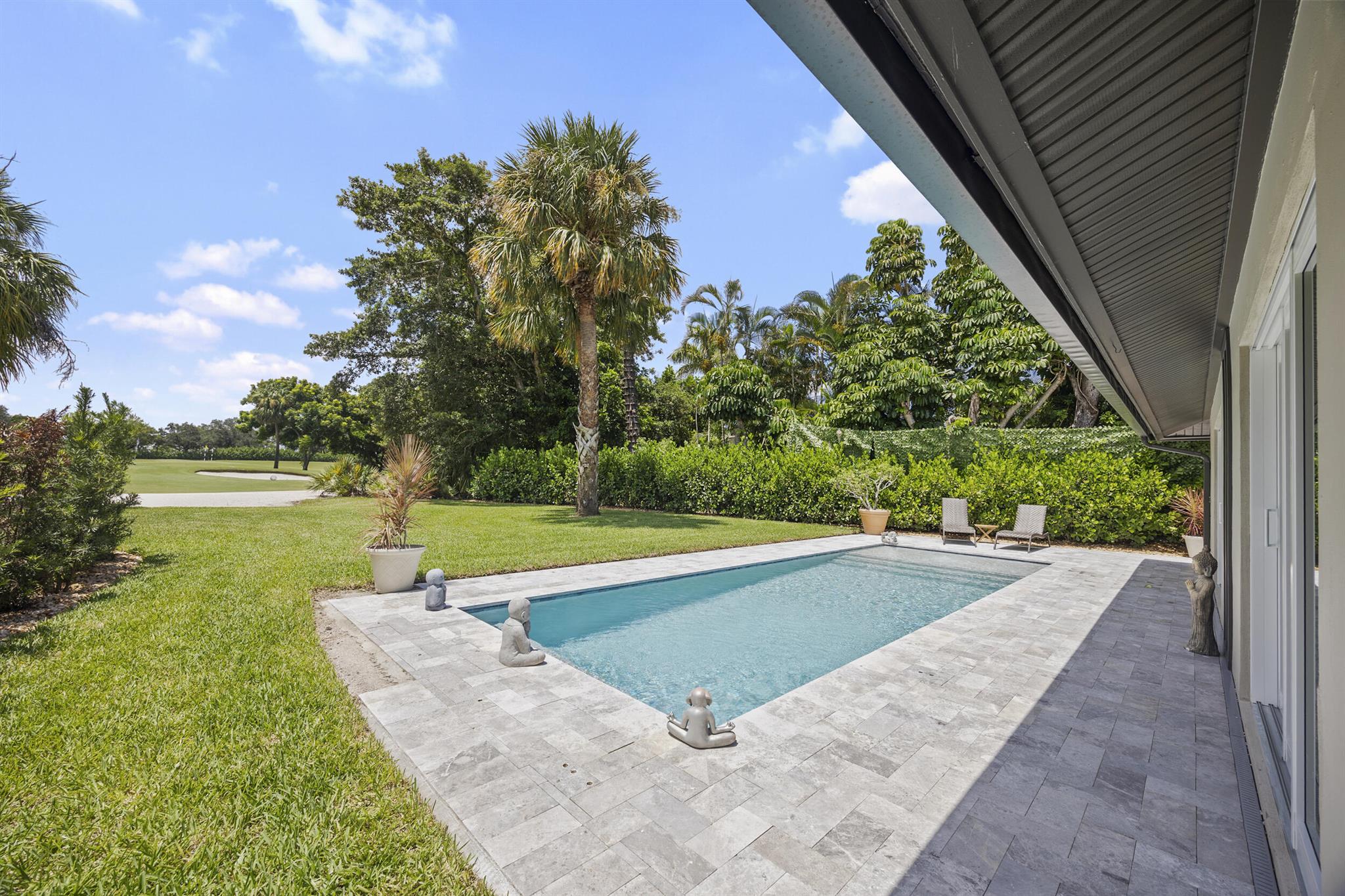 YACHT & COUNTRY CLUB - Residential