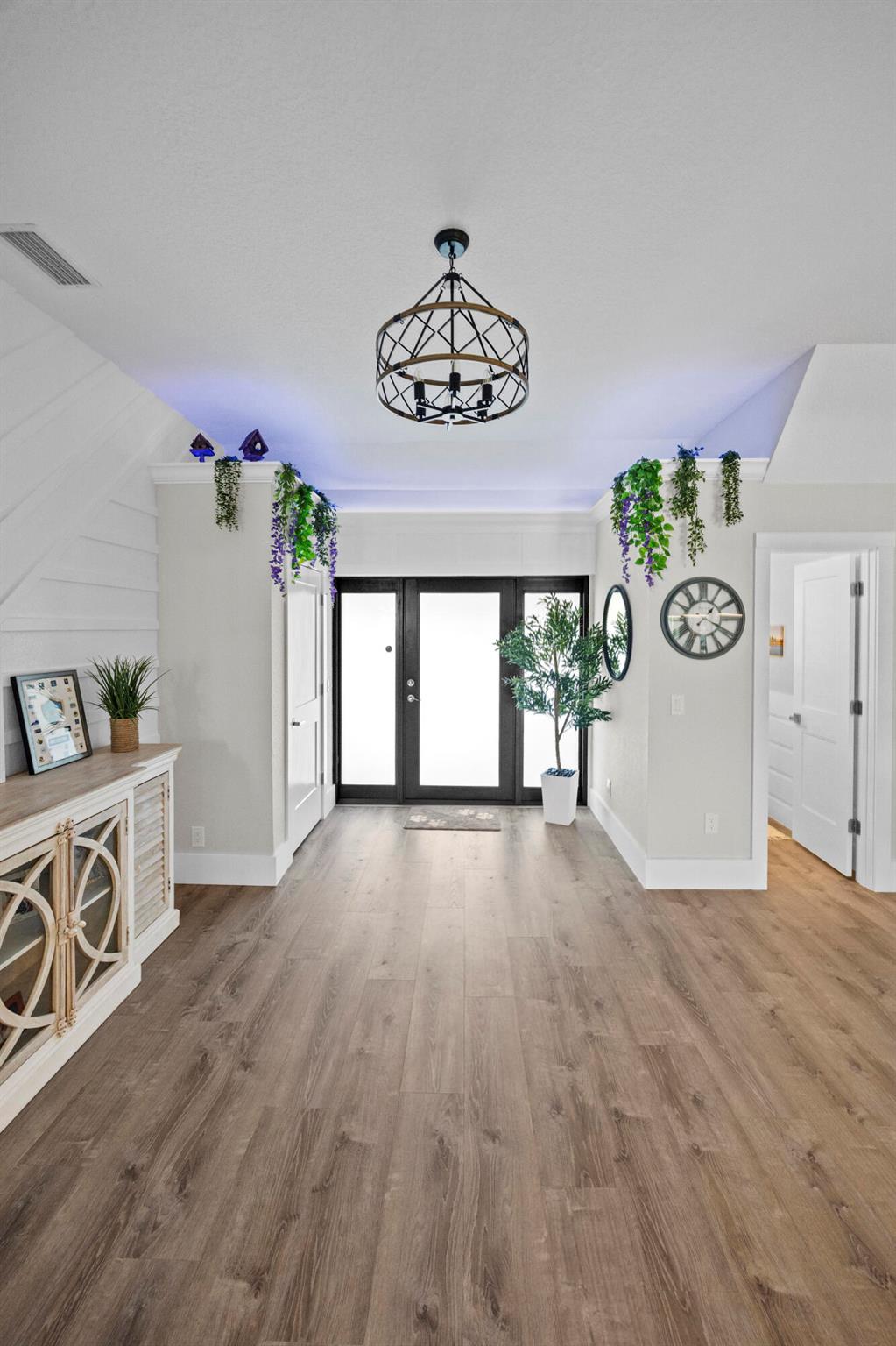 YACHT & COUNTRY CLUB - Residential