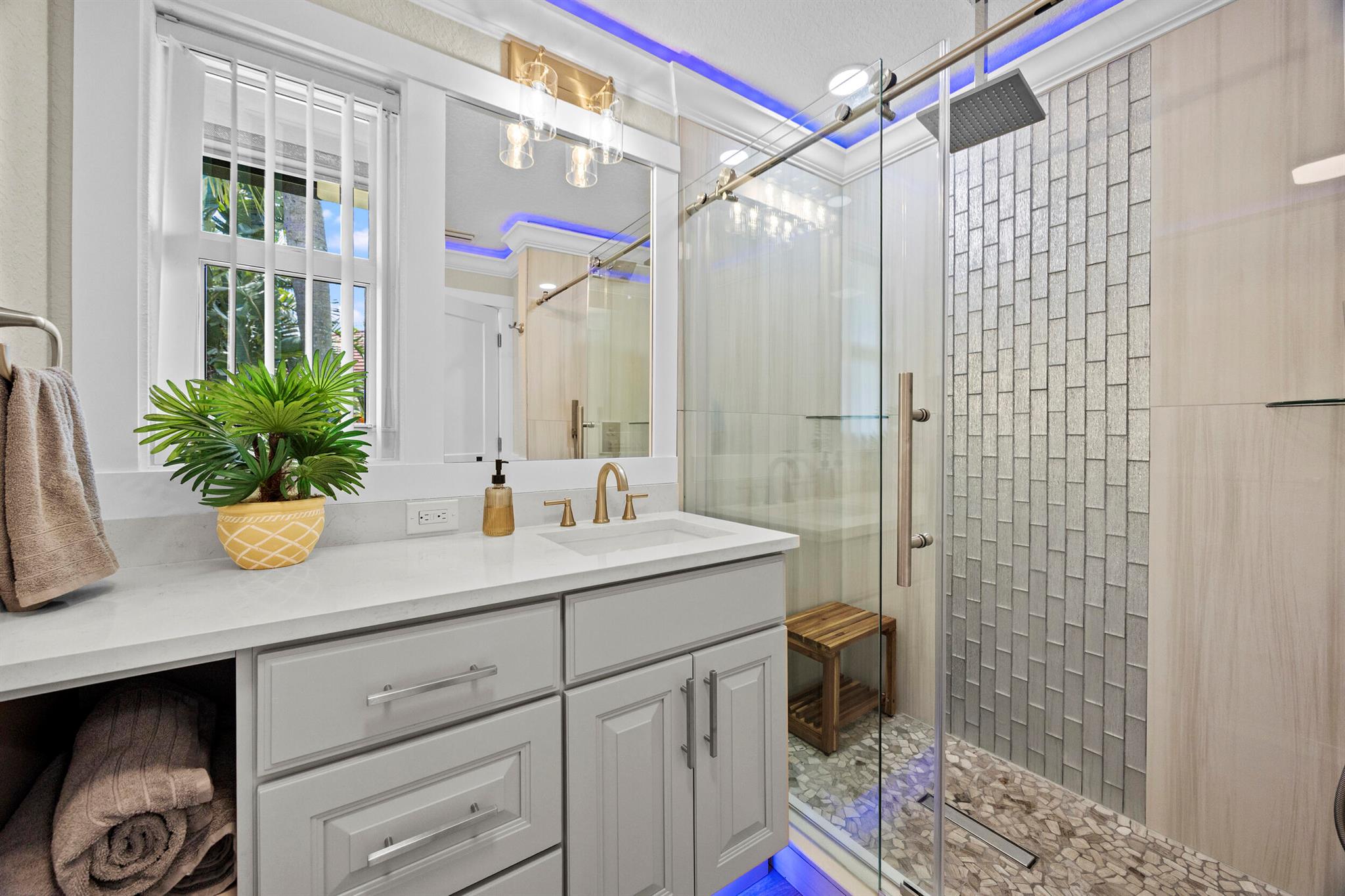 YACHT & COUNTRY CLUB - Residential