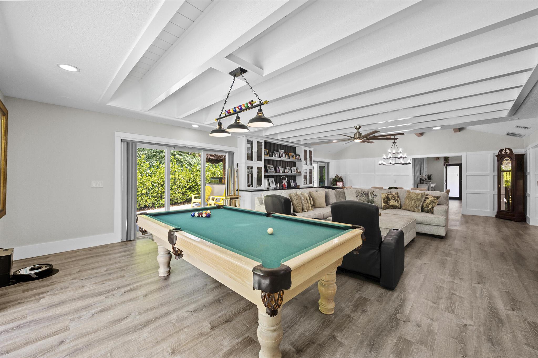 YACHT & COUNTRY CLUB - Residential