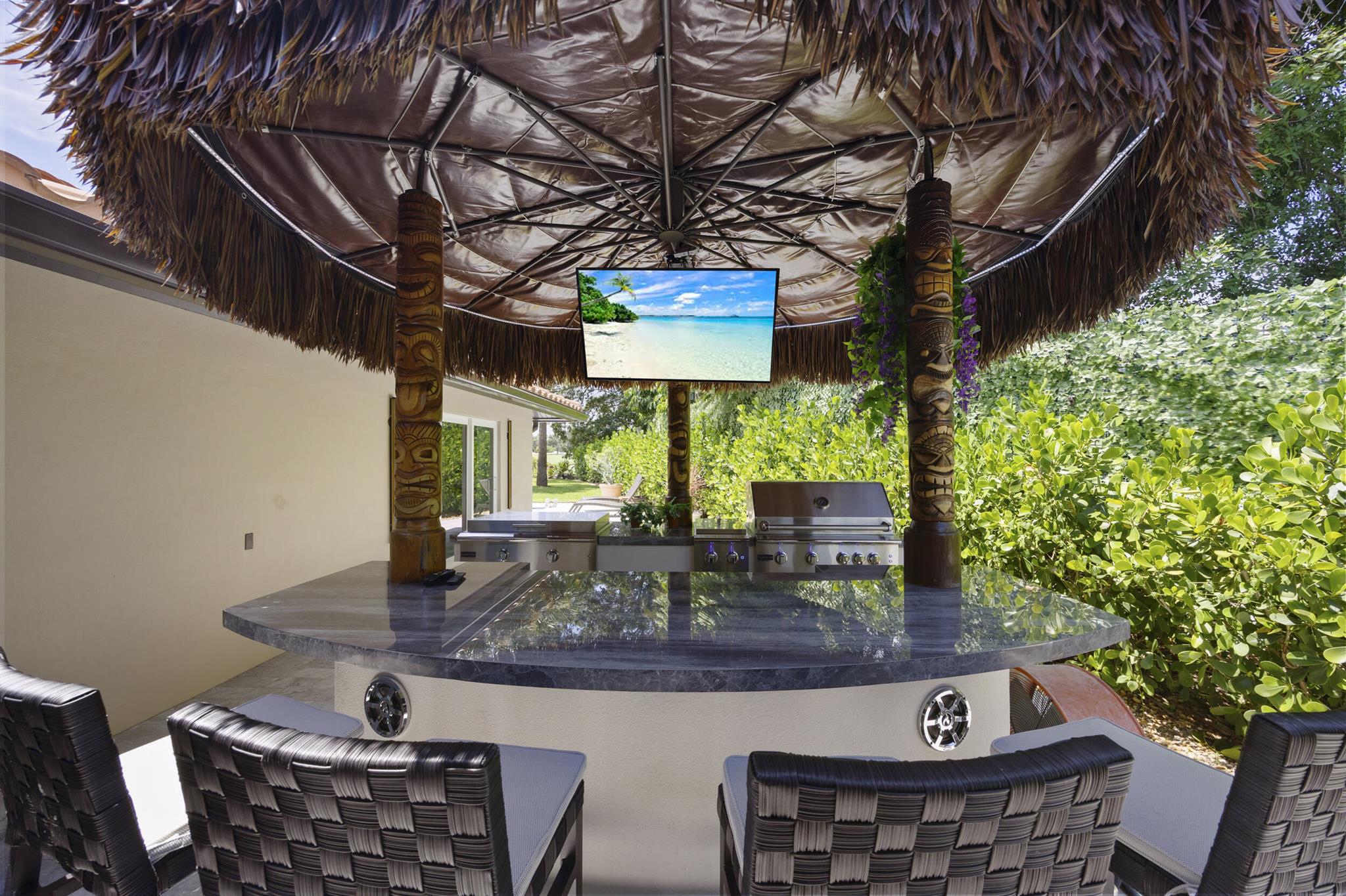 YACHT & COUNTRY CLUB - Residential