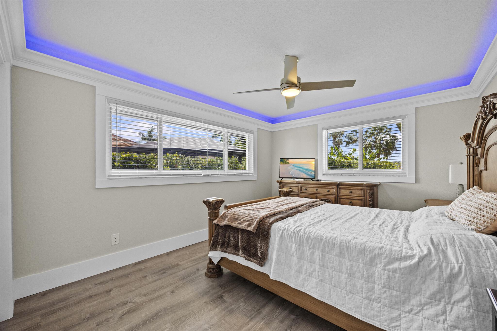 YACHT & COUNTRY CLUB - Residential