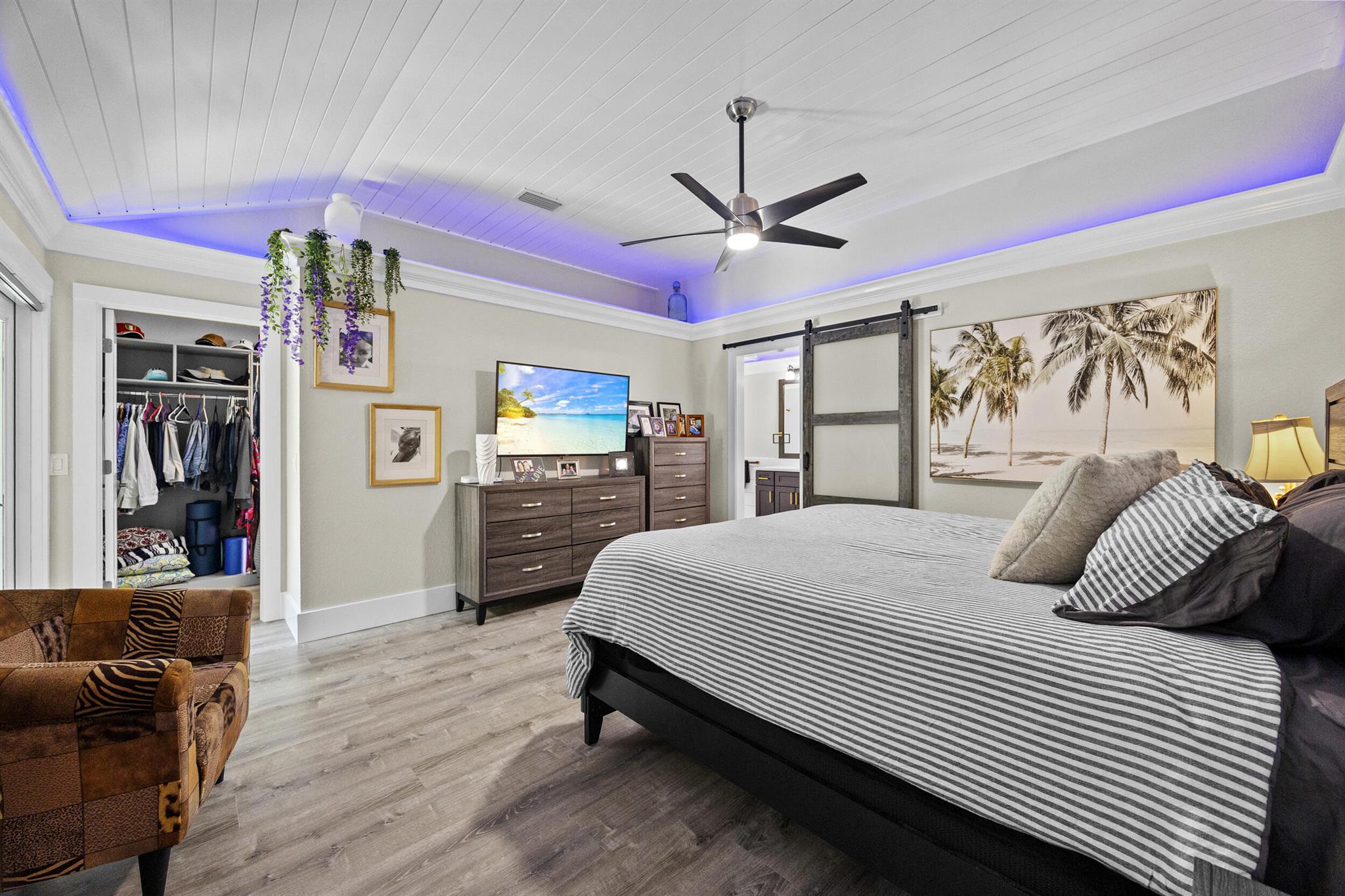 YACHT & COUNTRY CLUB - Residential