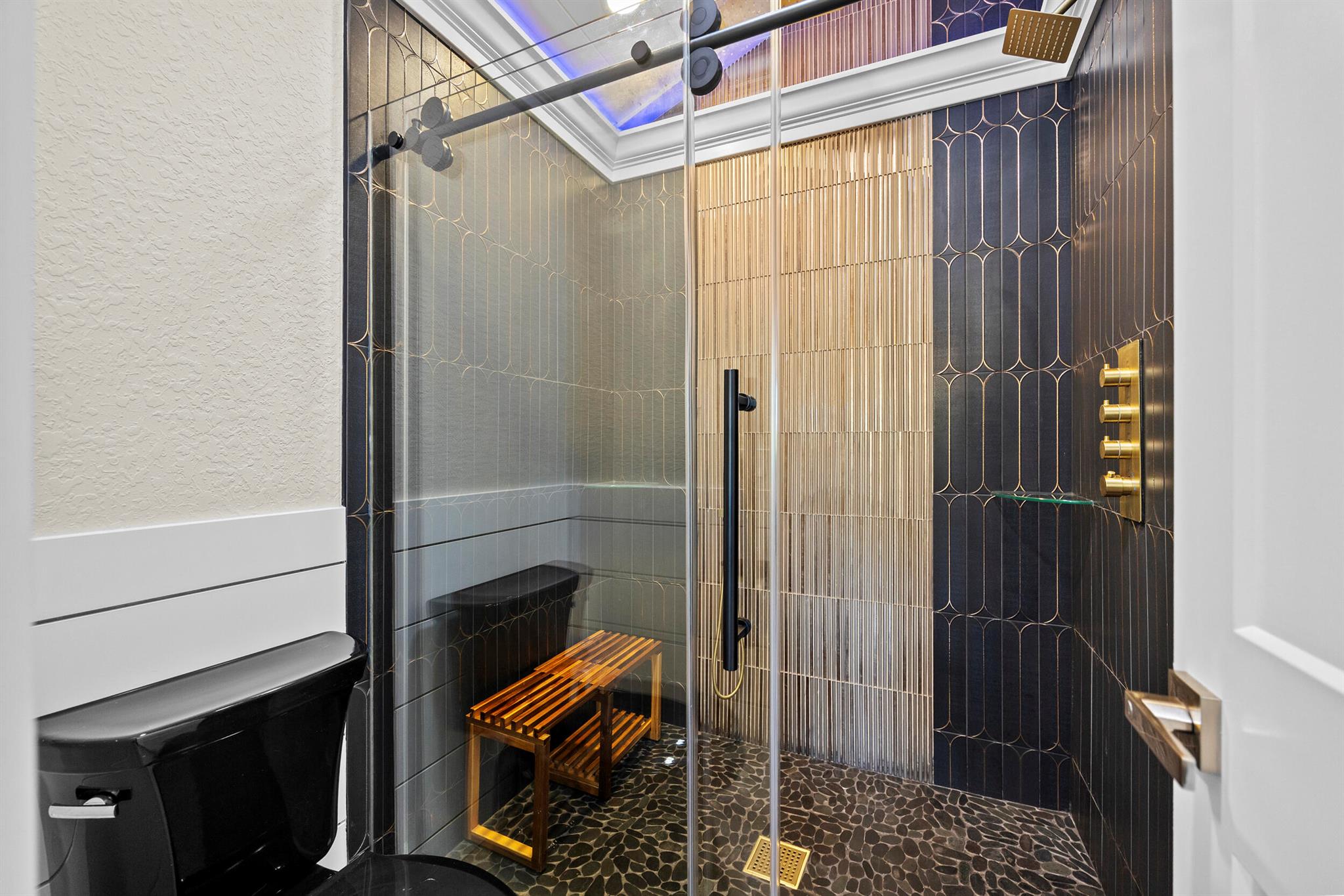 YACHT & COUNTRY CLUB - Residential