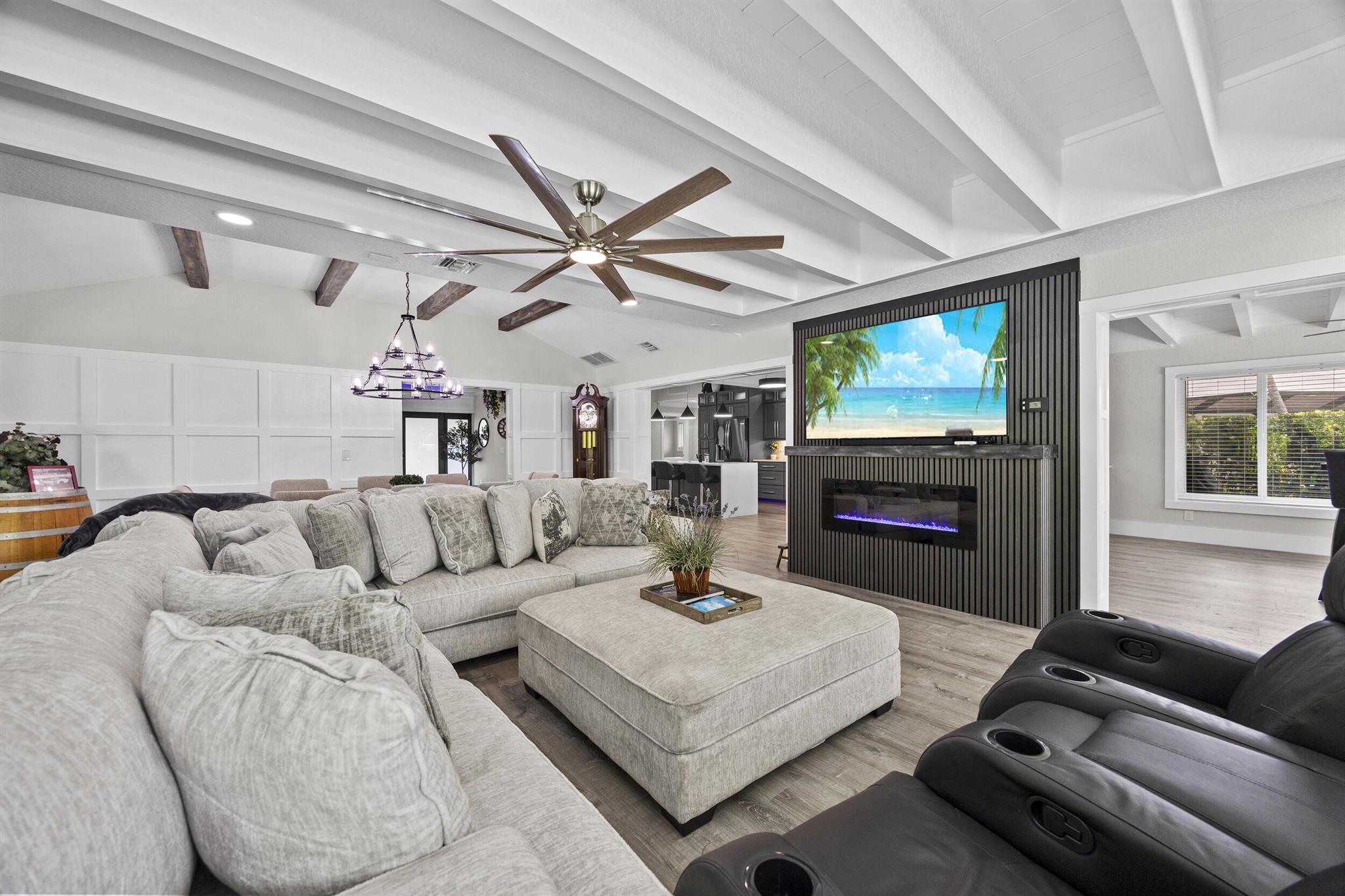 YACHT & COUNTRY CLUB - Residential