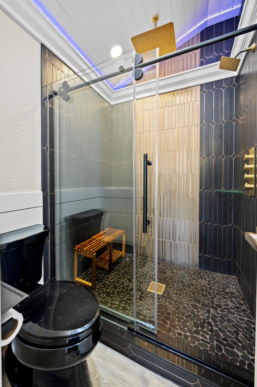 YACHT & COUNTRY CLUB - Residential