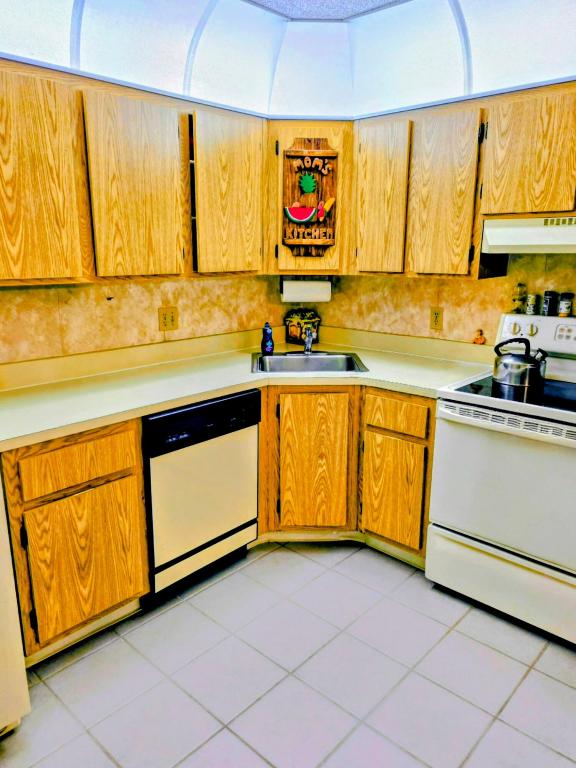 PINE RIDGE SOUTH IV CONDO - Residential