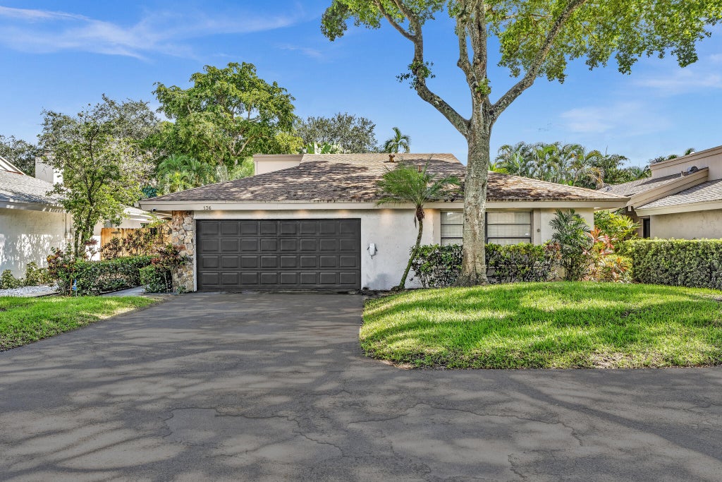 Photo of 136 GREENS Road, Hollywood, FL 33021 (MLS # B26083272)