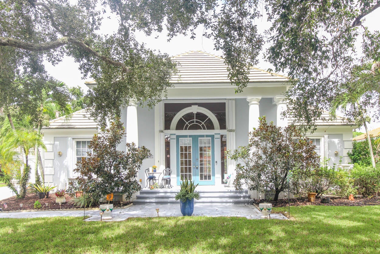 6815 CYPRESS COVE Circle