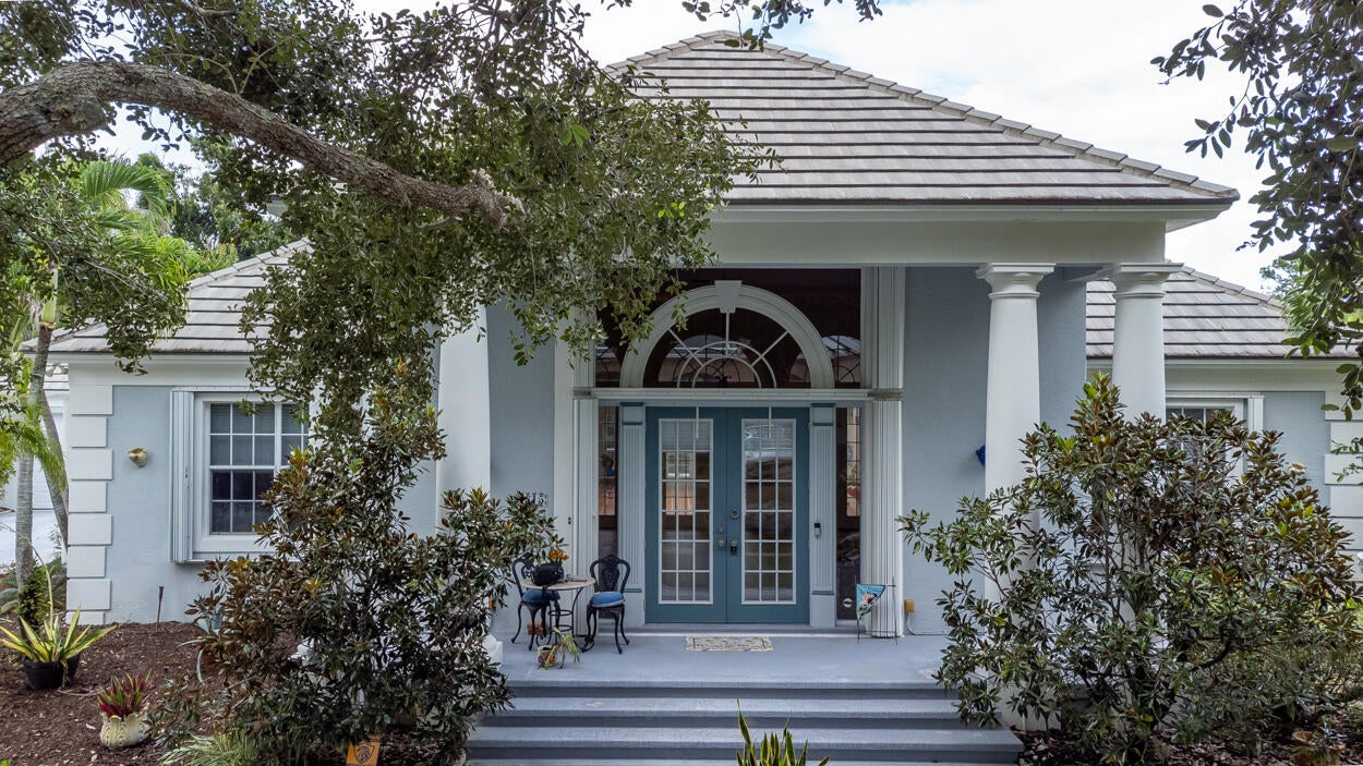 6815 CYPRESS COVE Circle