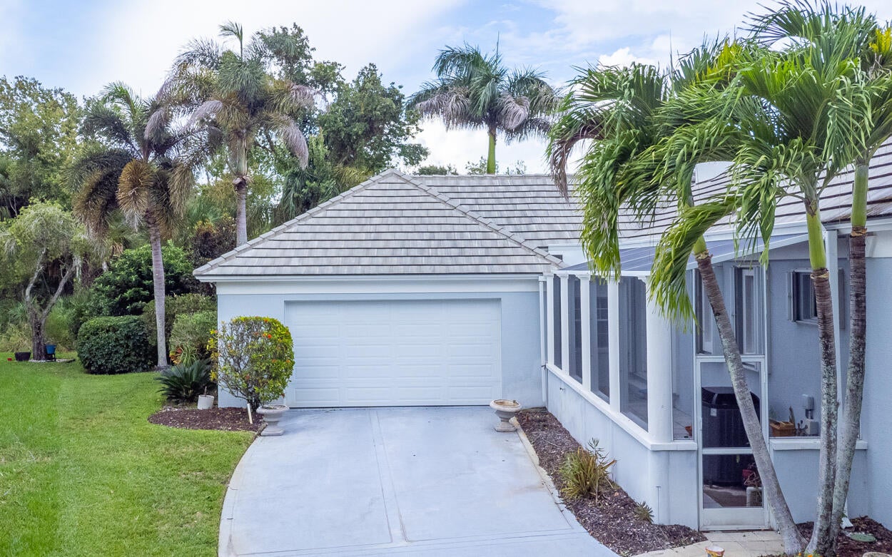 6815 CYPRESS COVE Circle