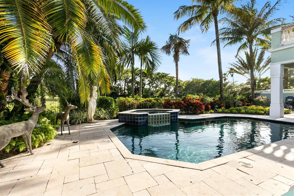 Jonathans Landing - Residential