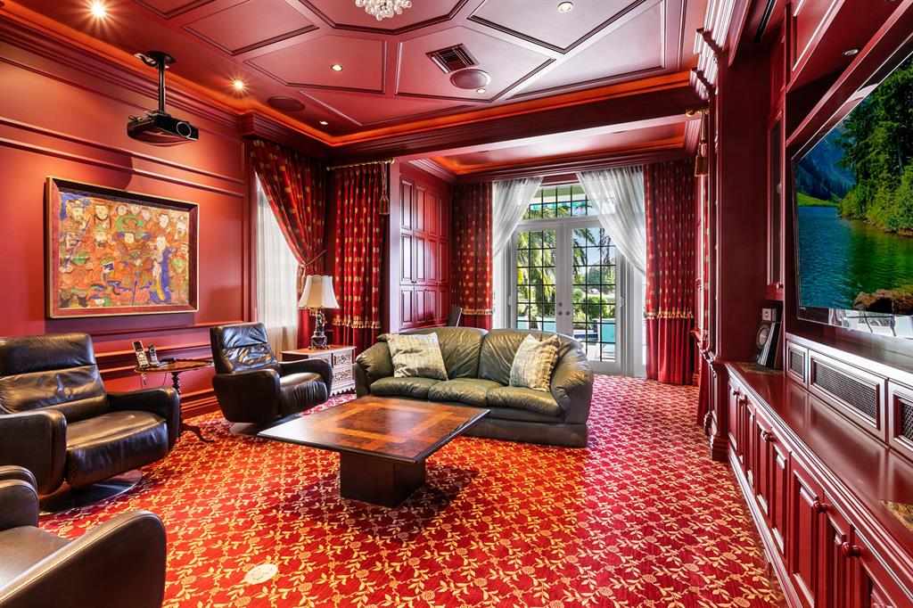 Jonathans Landing - Residential