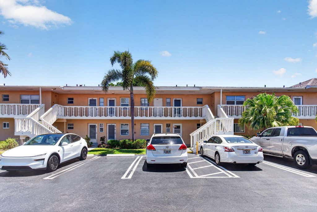 Photo of 2101 NE 1st Court #204, Boynton Beach, FL 33435 (MLS # B26064242)