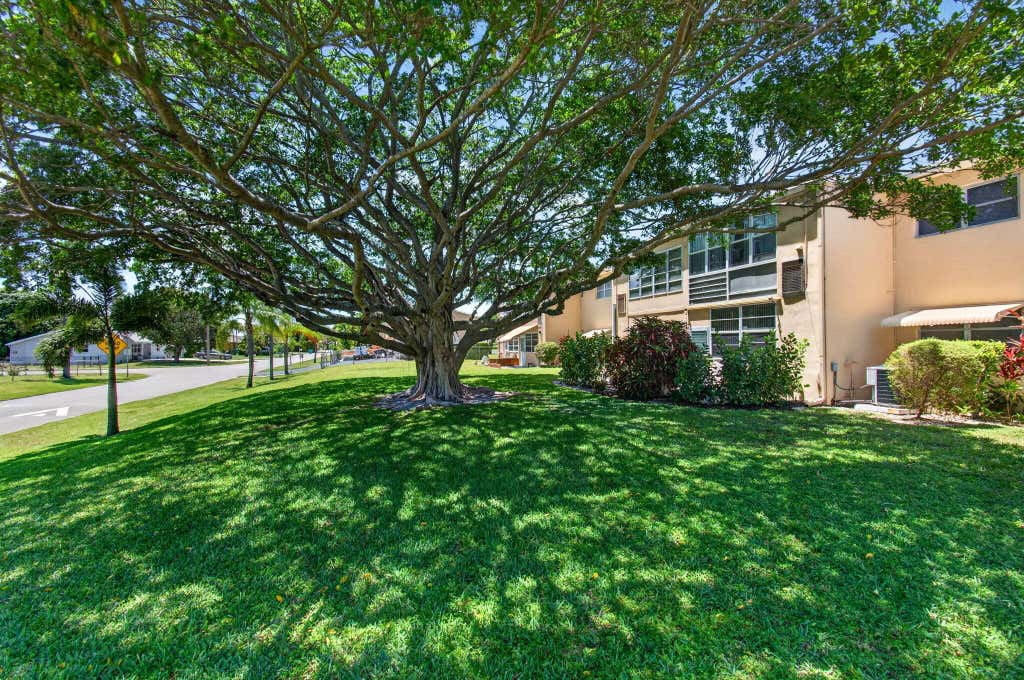 Photo of 2101 NE 1st Court #204, Boynton Beach, FL 33435 (MLS # B26064242)