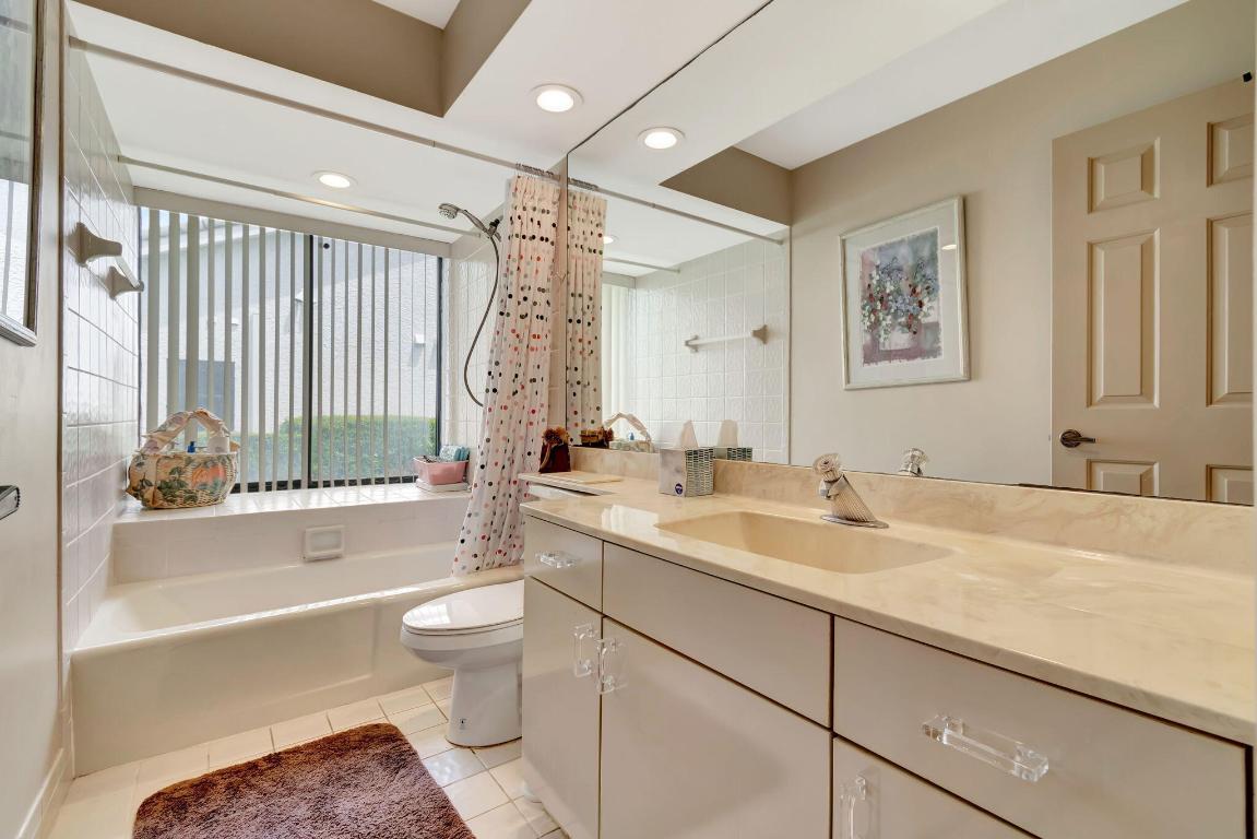 BOCA WOODS COUNTRY CLUB PH 1 - Residential