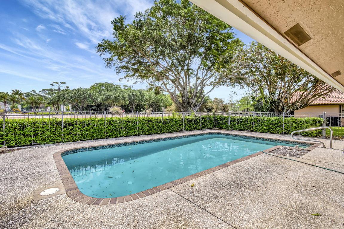 BOCA WOODS COUNTRY CLUB PH 1 - Residential