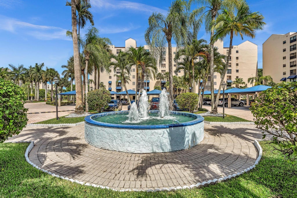 Photo of 7564 REGENCY LAKE Drive #202, Boca Raton, FL 33433 (MLS # B26073036)