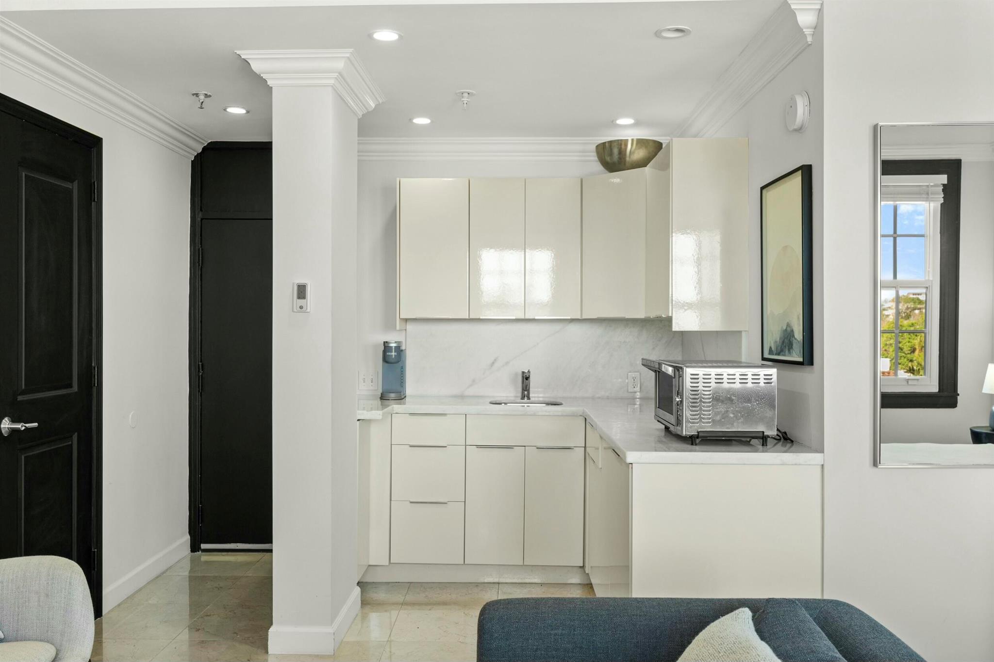 235 Sunrise Avenue 3204 & 3206