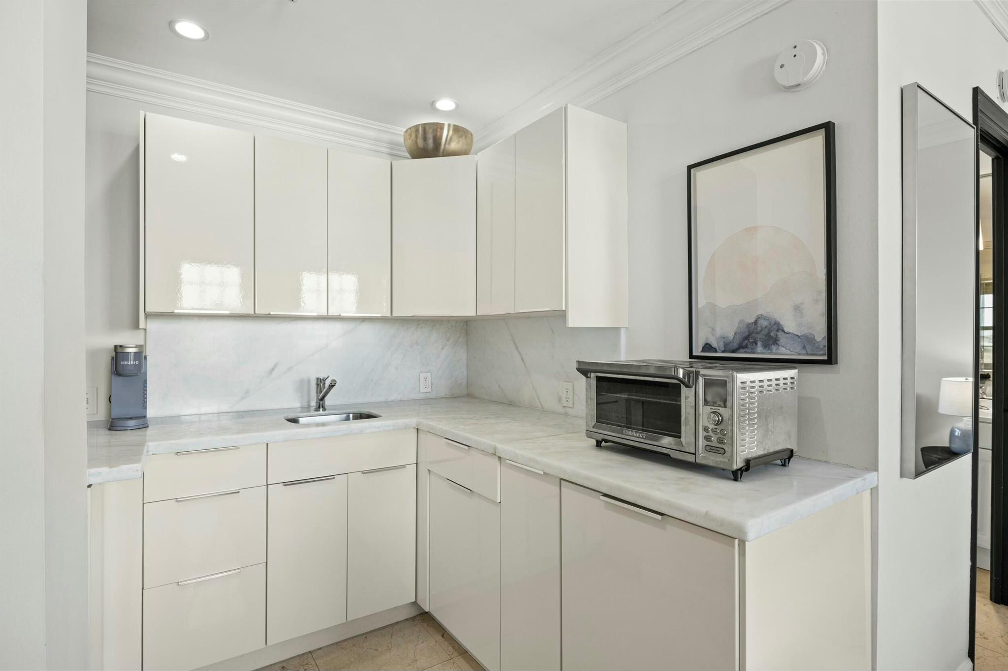 235 Sunrise Avenue 3204 & 3206