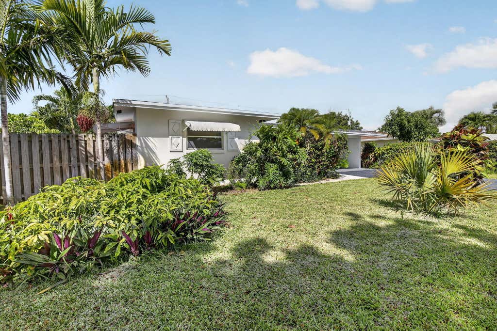 Photo of 5731 NE 17th Terrace, Fort Lauderdale, FL 33334 (MLS # B26044954)