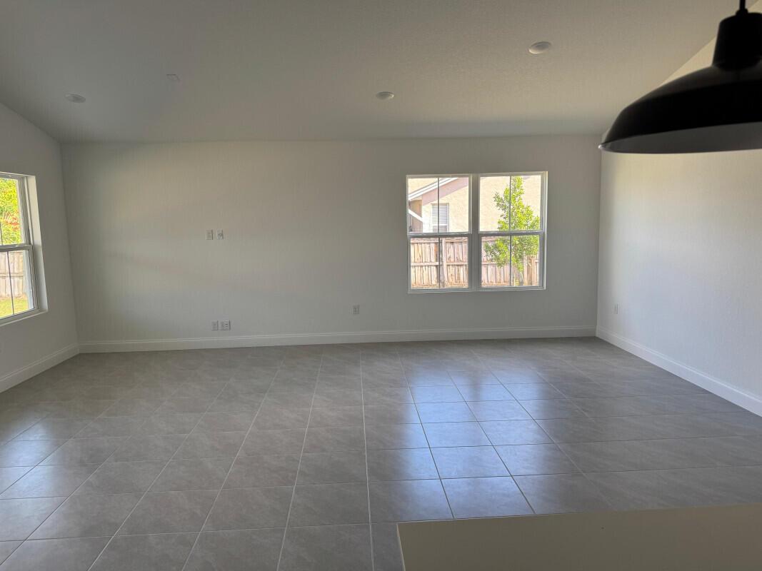 PORT ST LUCIE SECTION 15 - Residential Lease