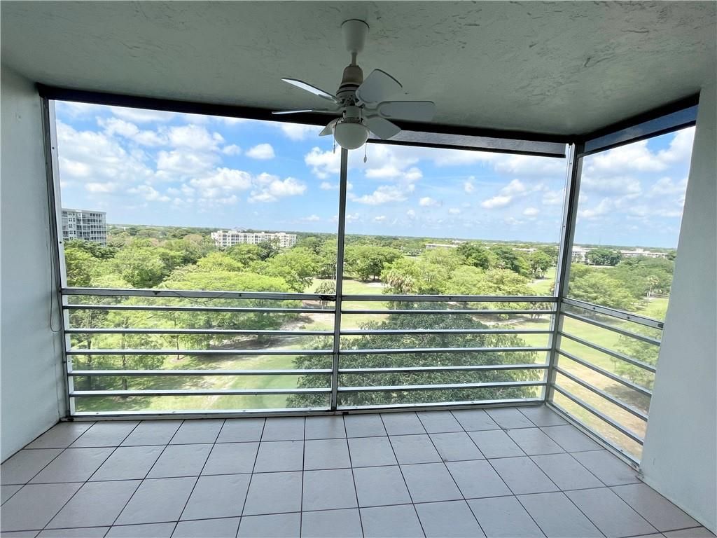 Photo of 605 Oaks Dr #909, Pompano Beach, FL 33069 (MLS # F10376498)